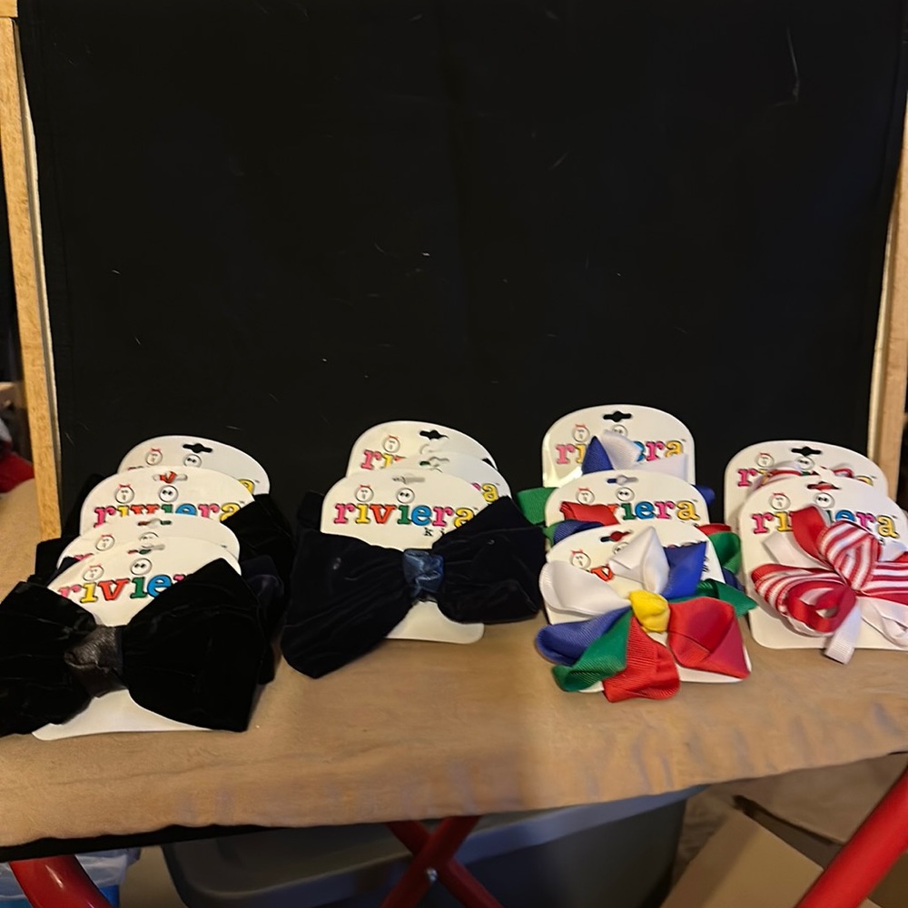 Lot - 2 hair accessories